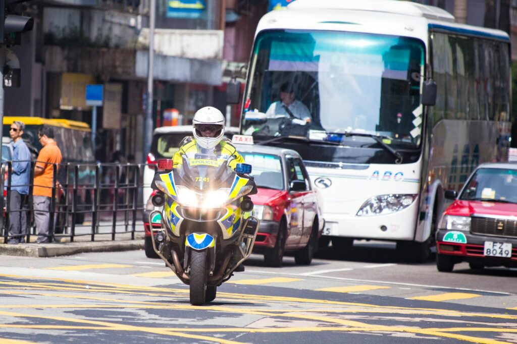 L'évolution des réglementations de sécurité pour les motards