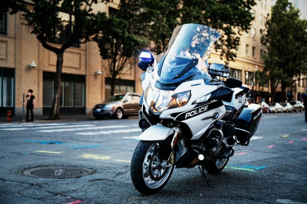 Loi moto : ce qu'il faut savoir sur les obligations légales pour les motards